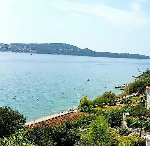 Marta アパート トロギール